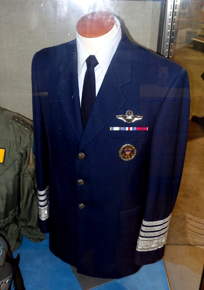 Air Force Chief of Staff uniform, Merrill McPeak exhibit - Oregon Air and Space Museum - Eugene, Oregon - DSC09902