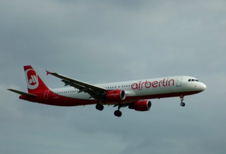 AirBerlinA321-200approachTXL