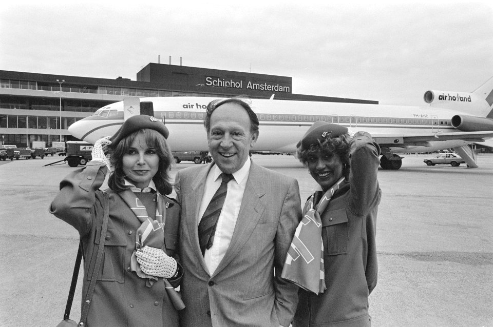 Air Holland neemt op Schiphol Boeing 727 in gebruik dr. John Block met stewarde, Bestanddeelnr 933-2829