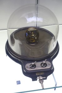 Air pressure demo, Central Scientific Company, Chicago, c. 1875 - Museum of Science and Industry (Chicago) - DSC06389