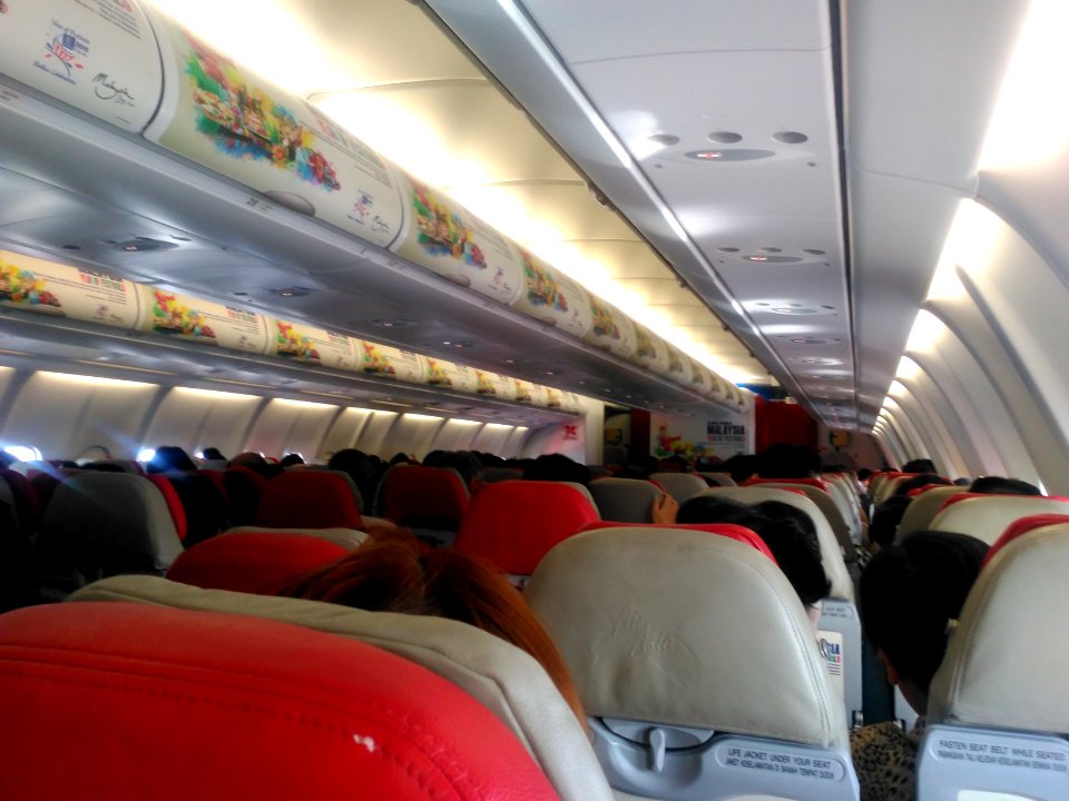 AirAsiaXA330cabin0