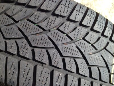 Winter tyre profile tread
