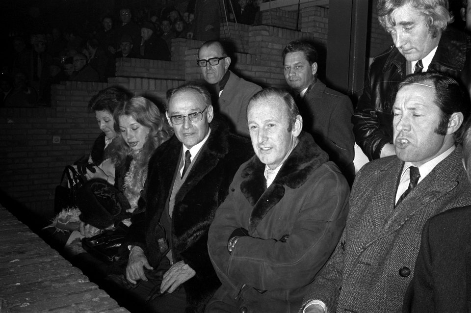 Ajax tegen Go Ahead Eagles 3-0 om KNVB beker Arsenalmanager Bertie Mee (2e van, Bestanddeelnr 925-3967