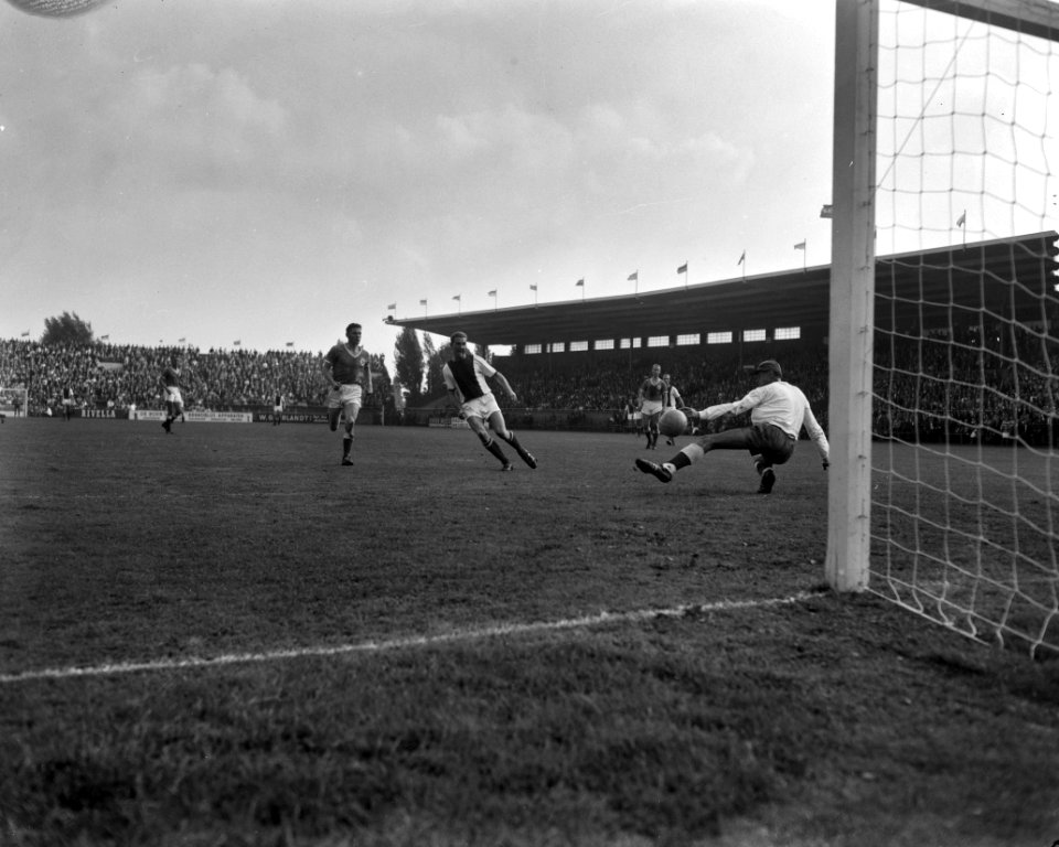 Ajax tegen GVAV 4-2 Derde doelpunt voor Ajax, Bestanddeelnr 912-9096