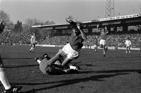 Ajax tegen Go Ahead Eagles 4-1, Hulshoff heeft gescoord, Bestanddeelnr 925-0725