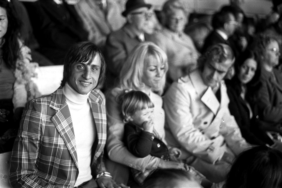 Ajax tegen NEC 4-0, Cruijff op de tribune, Bestanddeelnr 925-8675