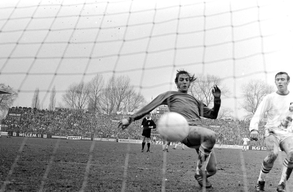 Ajax tegen Go Ahead 5-1 Johan Neeskens maakt 2-0, Bestanddeelnr 924-2482