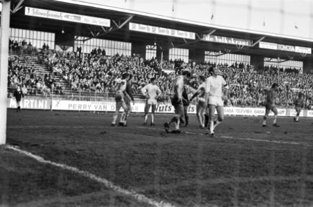 Ajax tegen NEC 4-1 Meilaard (NEC) gewond, Bestanddeelnr 924-1595