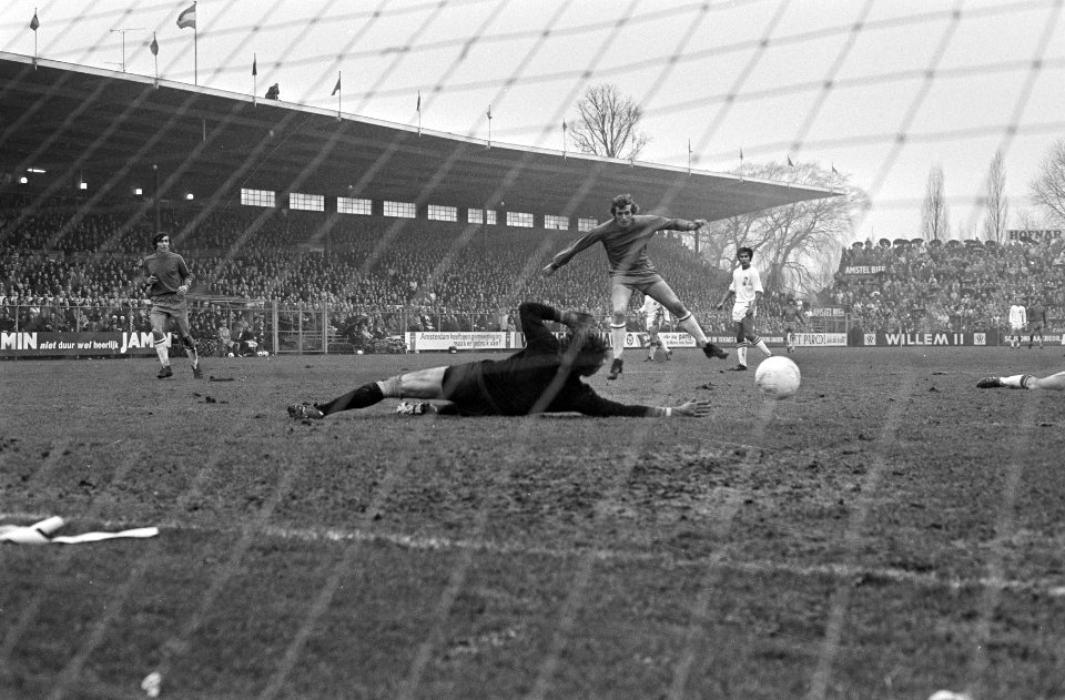 Ajax tegen Go Ahead 5-1 Piet Keizer maakt 1-0 (slecht), Bestanddeelnr 924-2481