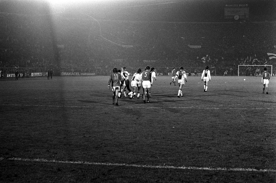 Ajax tegen Olympique Marseille 4-1, Europa Cup I na doelpunt Swart 2-1, Bestanddeelnr 925-1035