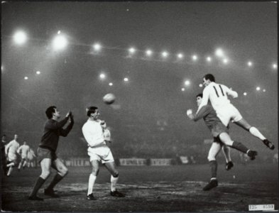 Ajax tegen Liverpool op 7 december 1966. De wolf scoort 1-0., Bestanddeelnr 135-0599