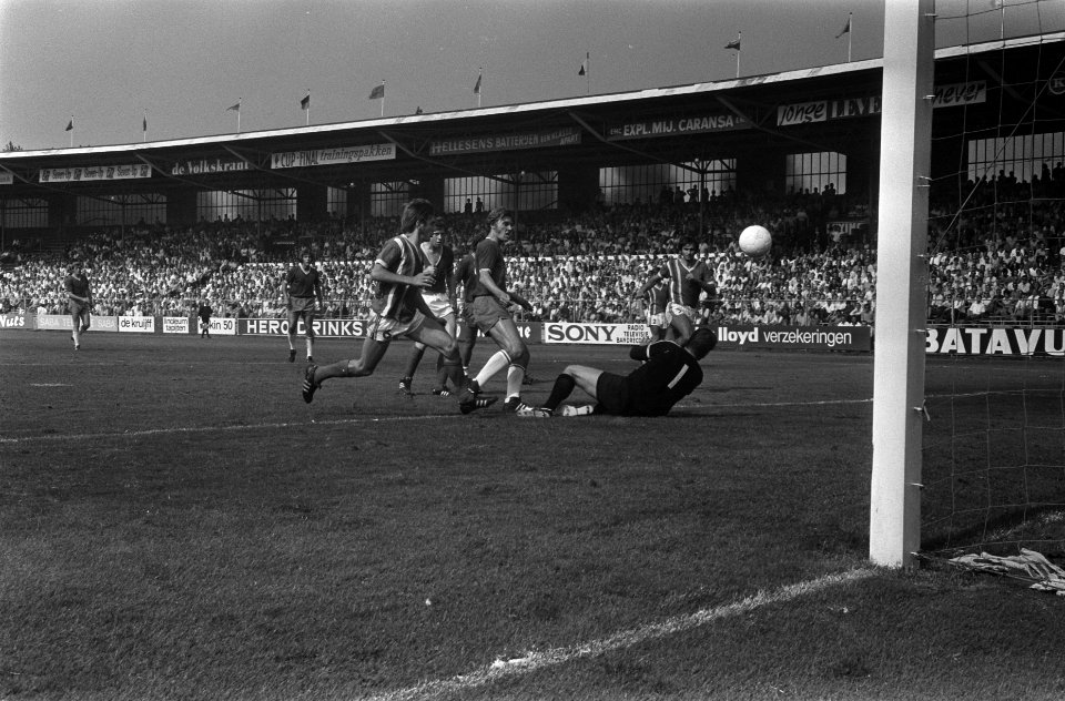 Ajax tegen MVV 2-0 eerste doelpunt Ajax, Bestanddeelnr 923-7942