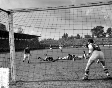 Ajax tegen MVV 2-0, eerste doelpunt van Ajax, Bestanddeelnr 908-0502