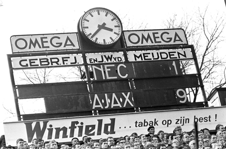 Ajax tegen NEC 9-1. Het scorebord 9-1, Bestanddeelnr 920-8353
