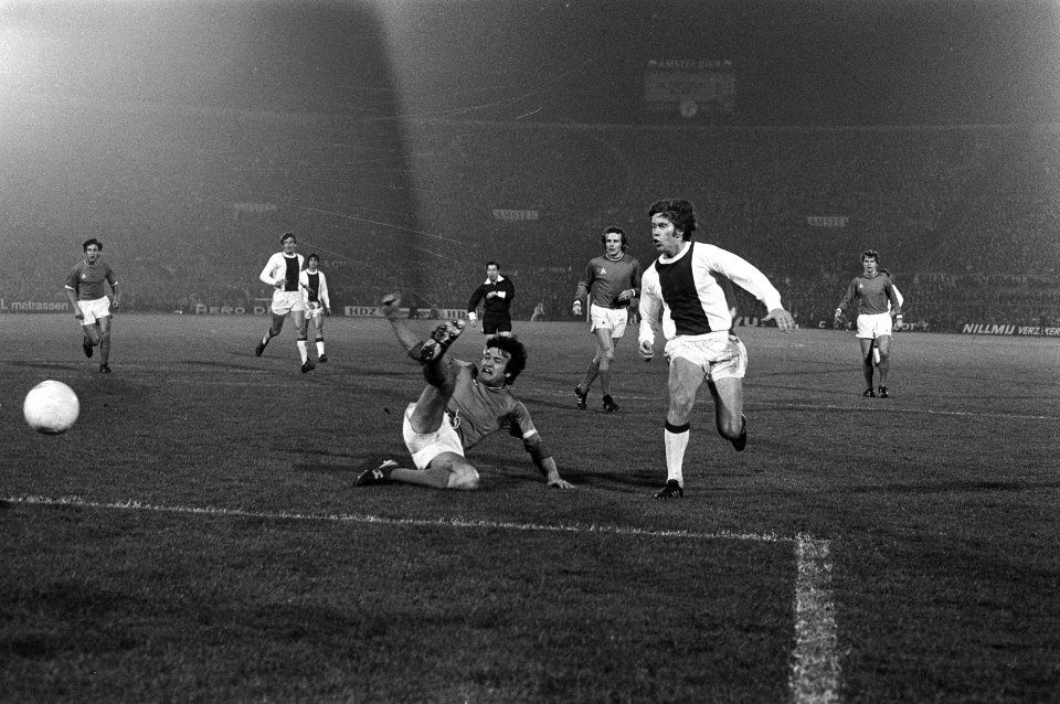 Ajax tegen Olympique Marseille 4-1, Europa Cup I Gerrie Mühren bij een actie, Bestanddeelnr 925-1036