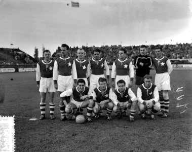 Ajax tegen MVV 2-0, eerste doelpunt van Ajax. Elftal van MVV, Bestanddeelnr 908-0505
