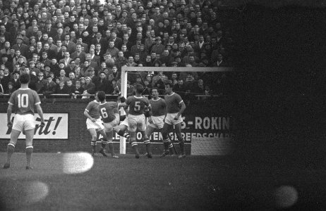 Ajax tegen MVV 0-1, vrnl Smit, Van Mourik , Andriessen en Muller, Bestanddeelnr 910-9314