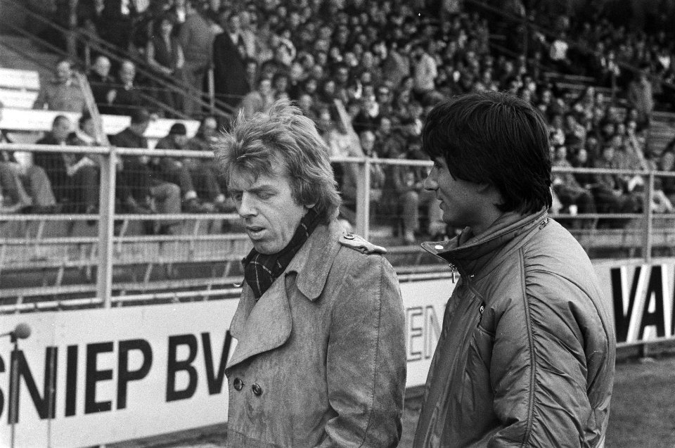 Ajax tegen MVV 3-6 trainer Beenhakker (Ajax) en La Ling, Bestanddeelnr 930-7809