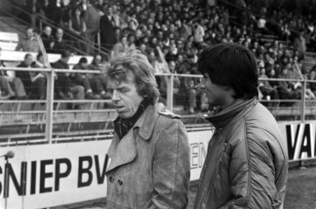 Ajax tegen MVV 3-6 trainer Beenhakker (Ajax) en La Ling, Bestanddeelnr 930-7809