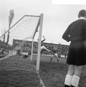 Ajax tegen MVV 3-1 Spelmoment, Bestanddeelnr 915-1244