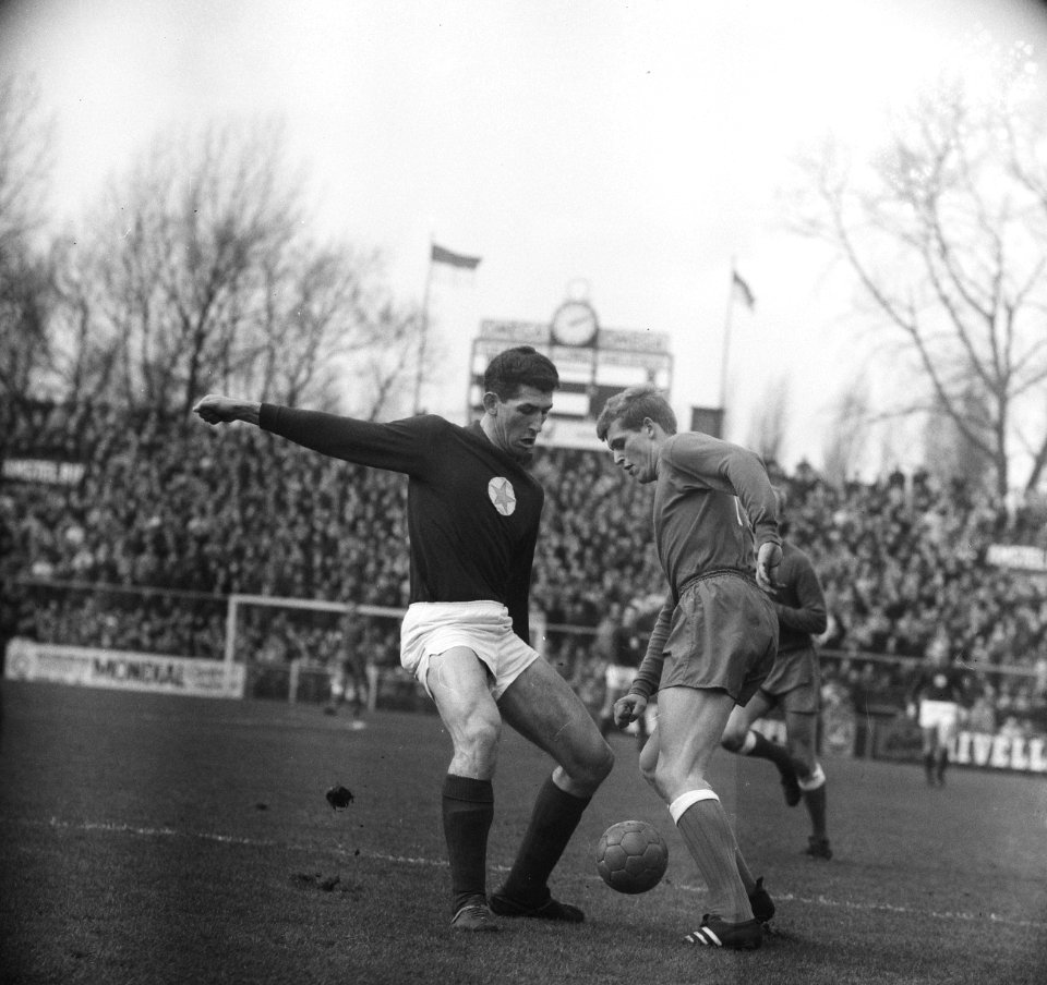 Ajax tegen MVV 1-1, Piet Keizer in aktie, Bestanddeelnr 918-8342