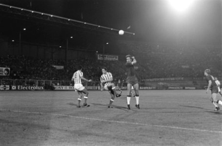 Ajax tegen Menduri Tirana 2-0, Europa Cup I, Bestanddeelnr 923-8898