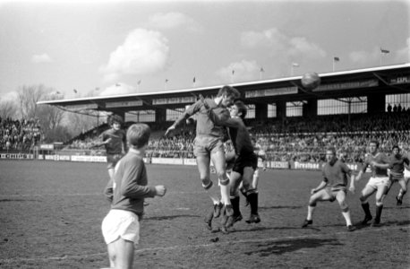 Ajax tegen MVV 2-1 Vasovic maakt gelijkmaker voor Ajax, Bestanddeelnr 922-3455