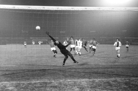 Ajax tegen Napoli 4-0. Eerste doelpunt van Suurendonk in de verlenging. Suurendo, Bestanddeelnr 923-1778