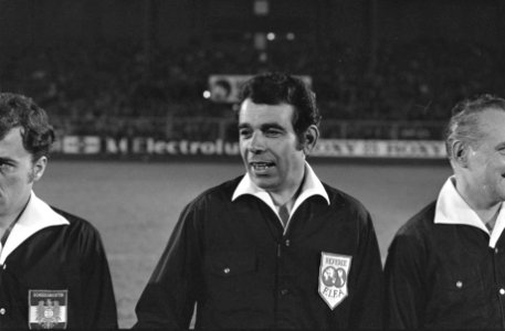 Ajax - Arsenal, 1-0. Halve finale Jaarbeursstedenbeker. Scheidsrechter P. Schill, Bestanddeelnr 923-4433