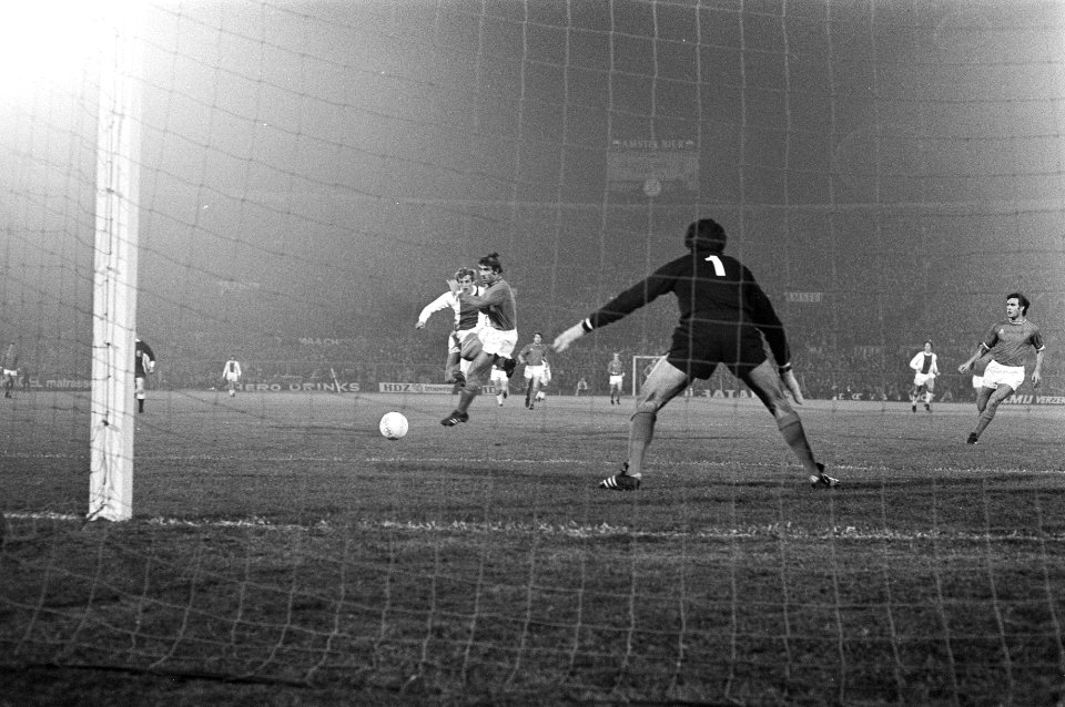 Ajax tegen Olympique Marseille 4-1, Europa Cup I . Piet Keizer in actie, Bestanddeelnr 925-1039