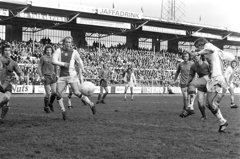 Ajax tegen NAC 5-1, Rep (r) scoort 4e Ajaxdoelpunt, Brokamp kijkt toe, Bestanddeelnr 927-7015