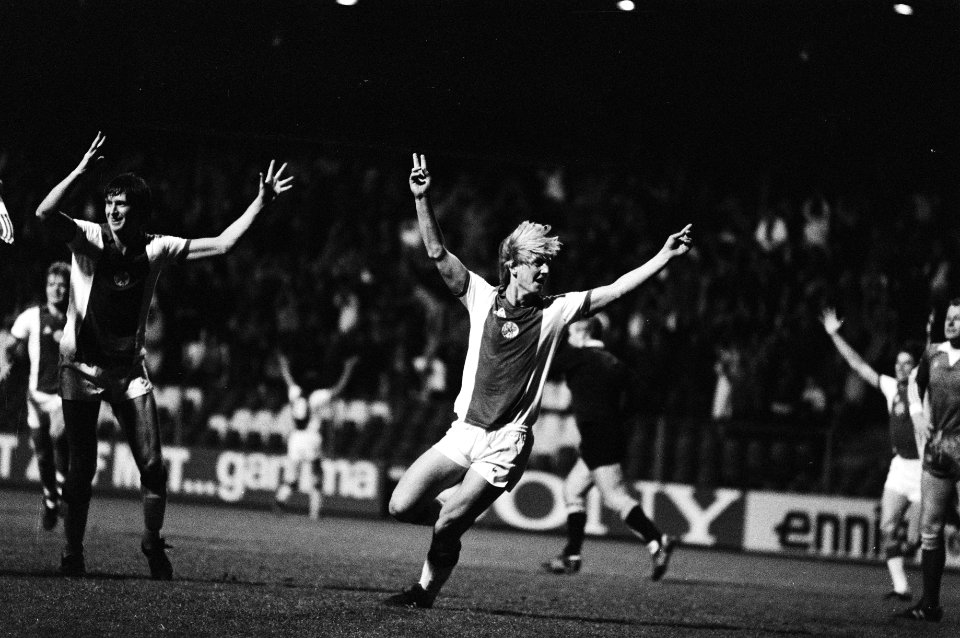 Ajax tegen PEC Zwolle 2-1, juichende Kieft van Ajax nadat hij het tweede doelpunt heeft gescoord, Bestanddeelnr 931-4389