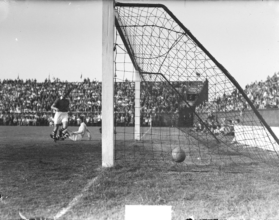 Ajax - Enschedese Boys 2 - 0, Bestanddeelnr 904-0008