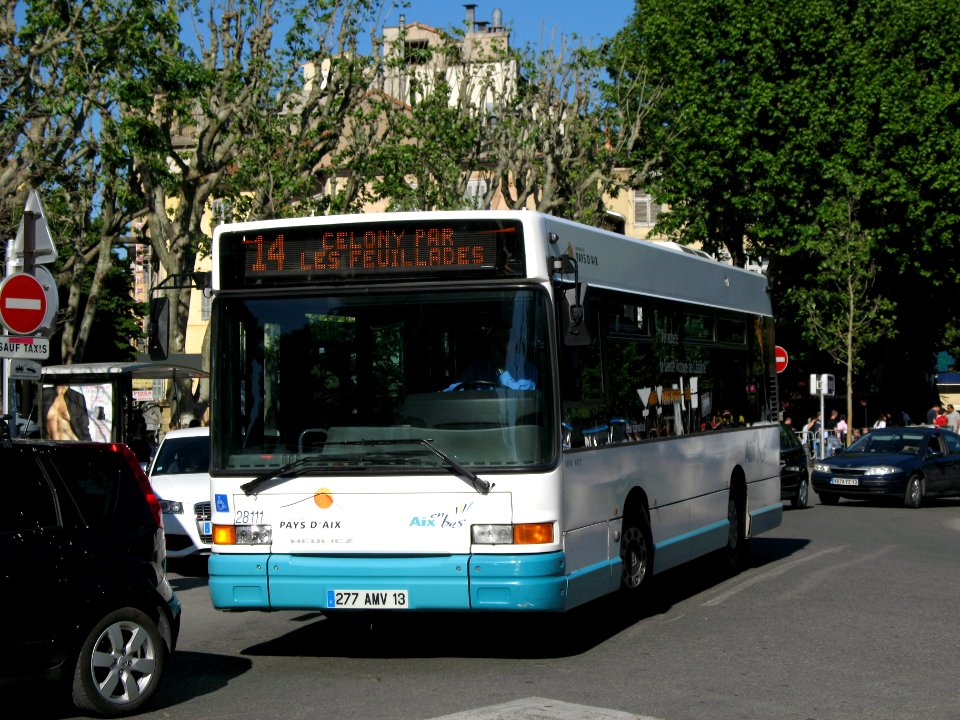 Aix-en-Provence Aix en Bus Heuliez GX 117 n°28111 L14 Rotonde