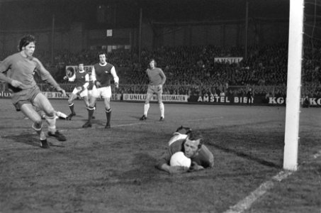 Ajax - Arsenal, 1-0. Halve finale Jaarbeursstedenbeker. Peter Storey, Johan Crui, Bestanddeelnr 923-4432