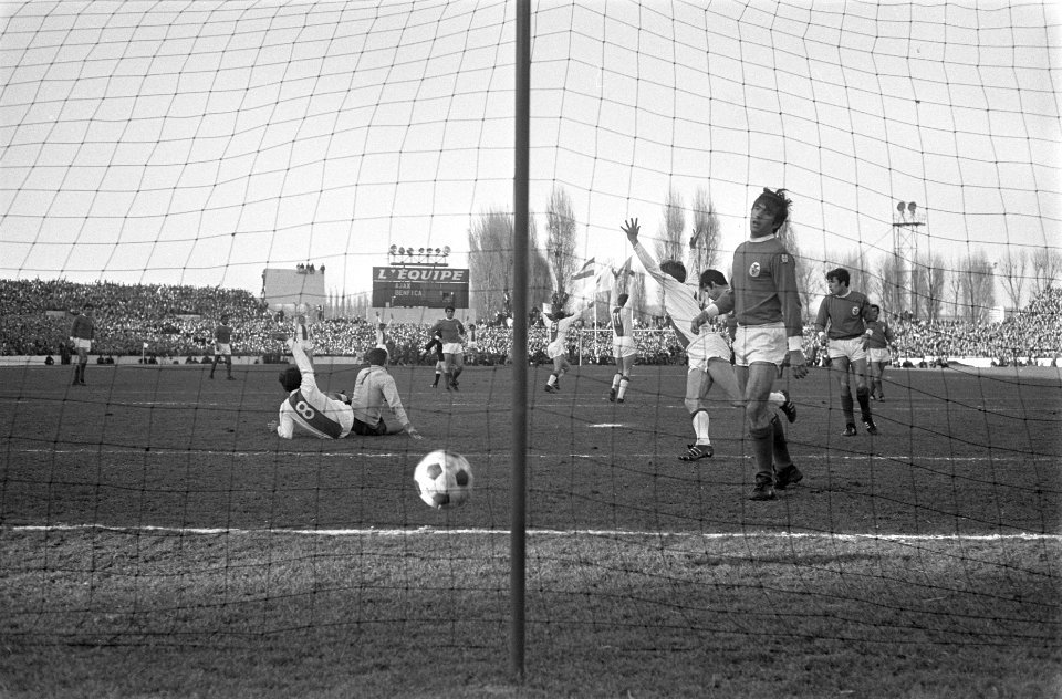 Ajax tegen Benfica 3-0, beslissingswedstrijd kwartfinale Europacup I te Parijs D, Bestanddeelnr 922-1679