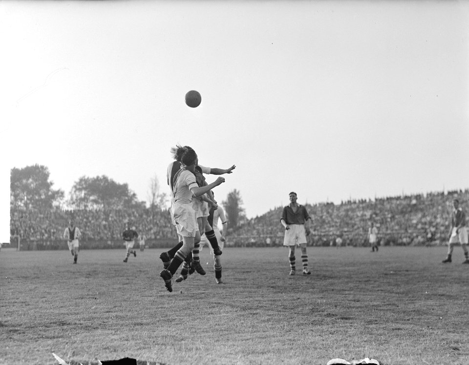 Ajax - Enschedese Boys 2 - 0, Bestanddeelnr 904-0009