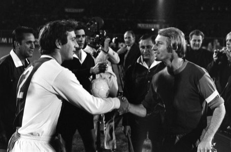 Ajax tegen Basel 3-0 om Europa Cup I nr. 2 elftal Basel, nr. 3 toss, Bestanddeelnr 923-9458