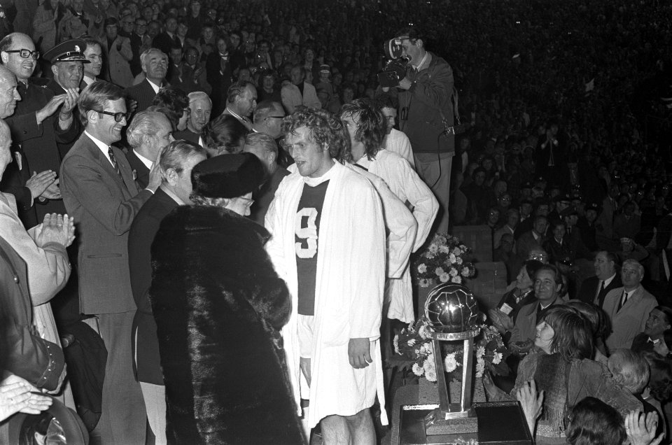 Ajax tegen Independiente 3-0, tweede wedstrijd voor wereldbeker, koningin Julia…, Bestanddeelnr 925-9145