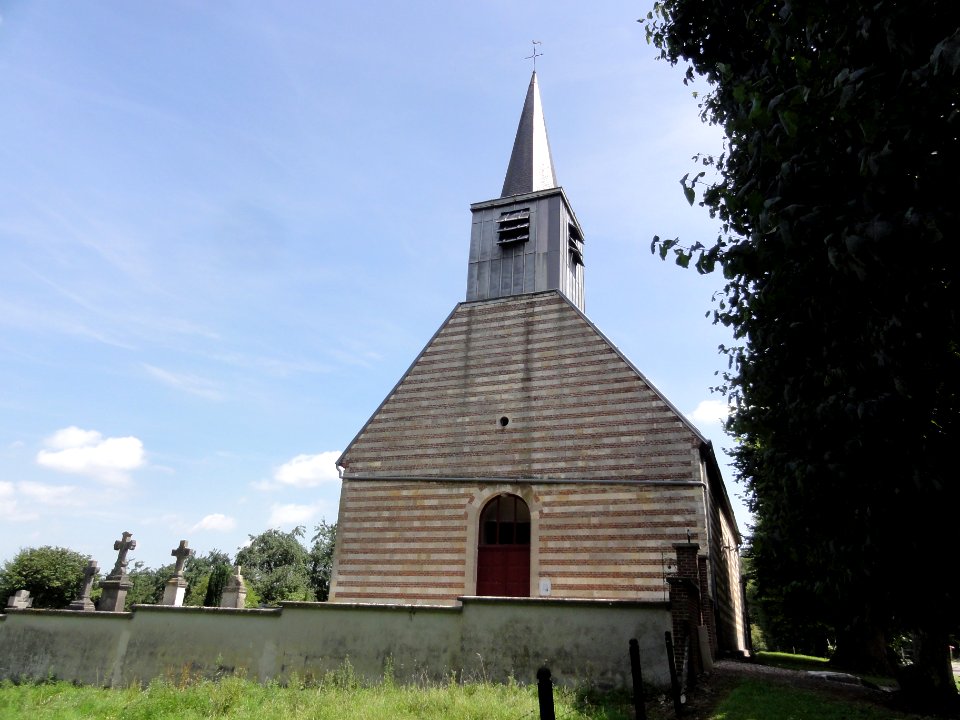 Aisonville-et-Bernoville (Aisne) église du cimetière