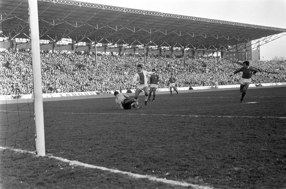 Ajax tegen Benfica 3-0, beslissingswedstrijd kwartfinale Europacup I te Parijs D, Bestanddeelnr 922-1685