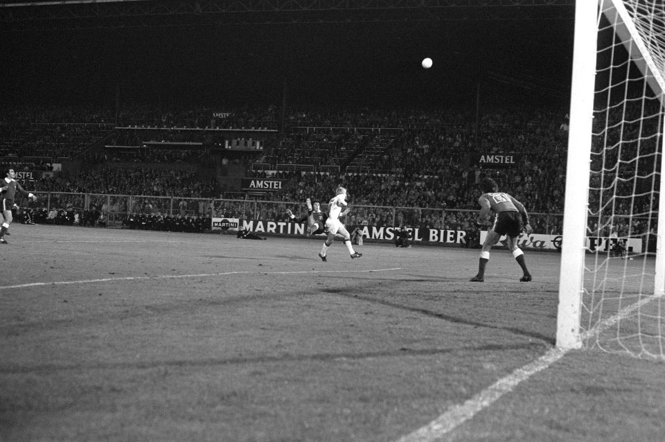 Ajax tegen Independiente 3-0, tweede wedstrijd voor wereldbeker, aanval Ajax, Bestanddeelnr 925-9154