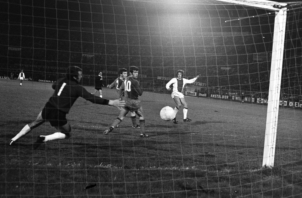 Ajax tegen Basel 3-0 om Europa Cup I Dick van Dijk scoort 2-0, Bestanddeelnr 923-9447