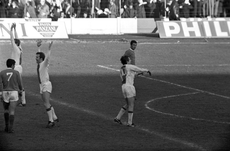 Ajax tegen Benfica 3-0, beslissingswedstrijd kwartfinale Europacup I te Parijs, Bestanddeelnr 922-1713