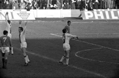 Ajax tegen Benfica 3-0, beslissingswedstrijd kwartfinale Europacup I te Parijs, Bestanddeelnr 922-1713