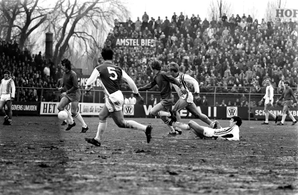 Ajax tegen Holland Sport 5-1. Tweede doelpunt van Ajax door Van Dijk, Bestanddeelnr 923-3482