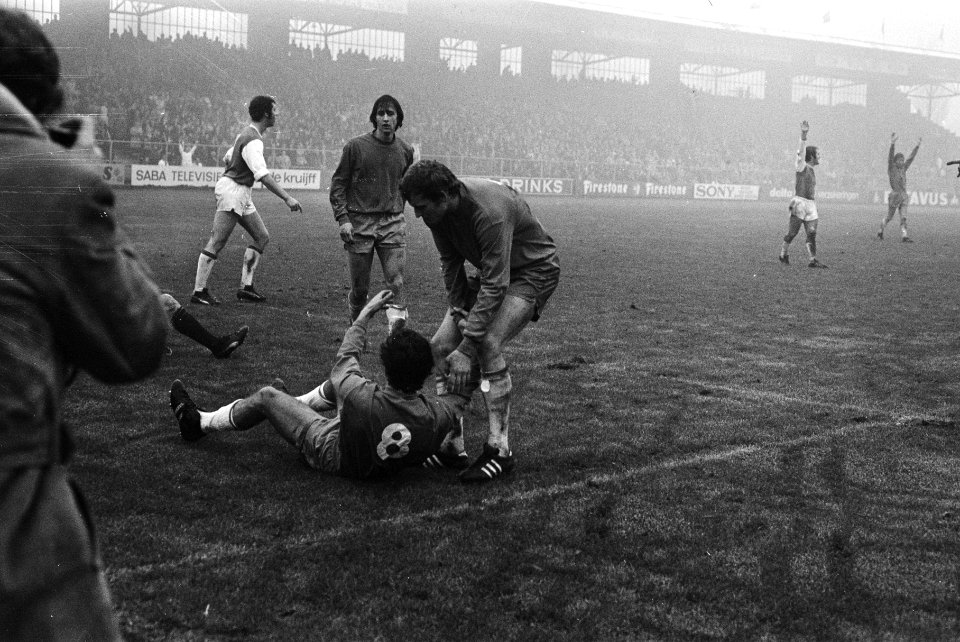 Ajax tegen Holland Sport 2-1 tweede doelpunt van Swart, Bestanddeelnr 924-0320