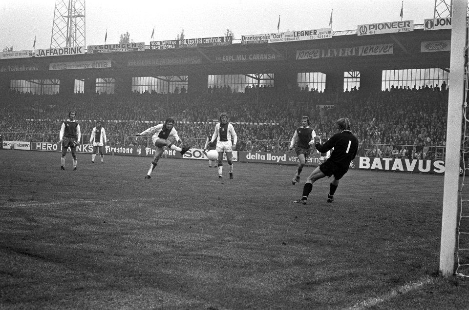 Ajax tegen Haarlem 5-0, Jan Mulder scoort 2-0, Bestanddeelnr 926-7345
