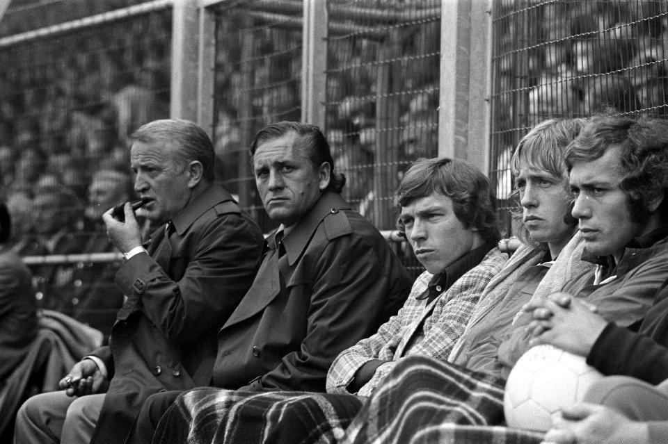 Ajax tegen Haarlem 3-0, vlnr Kovacs (met pijp), Haarms, Jan Mulder en Kleton (r, Bestanddeelnr 925-8029