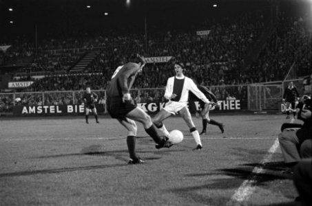 Ajax tegen Hannover 96 in het Olympisch Stadion Amsterdam in de Europa Cup voor , Bestanddeelnr 922-8211